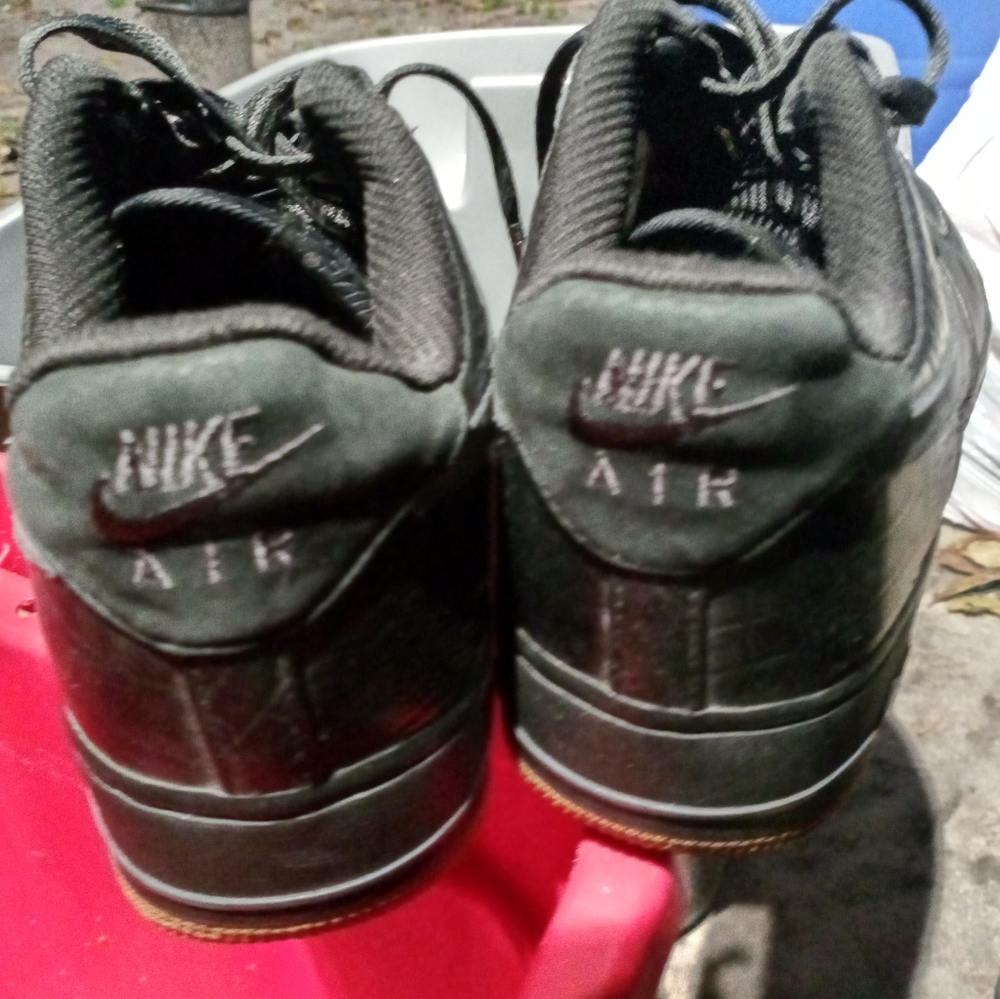 Sneakers - Picture 14 of 16